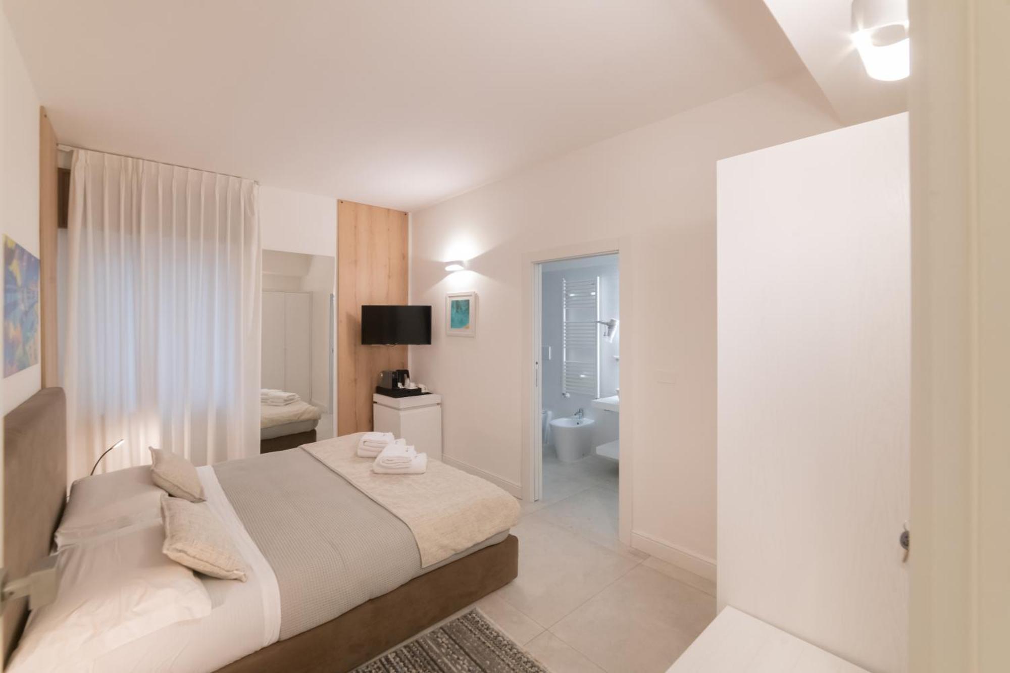 Lo Studio Di Viale Lo Re Camere & Caffe' Lecce Luaran gambar