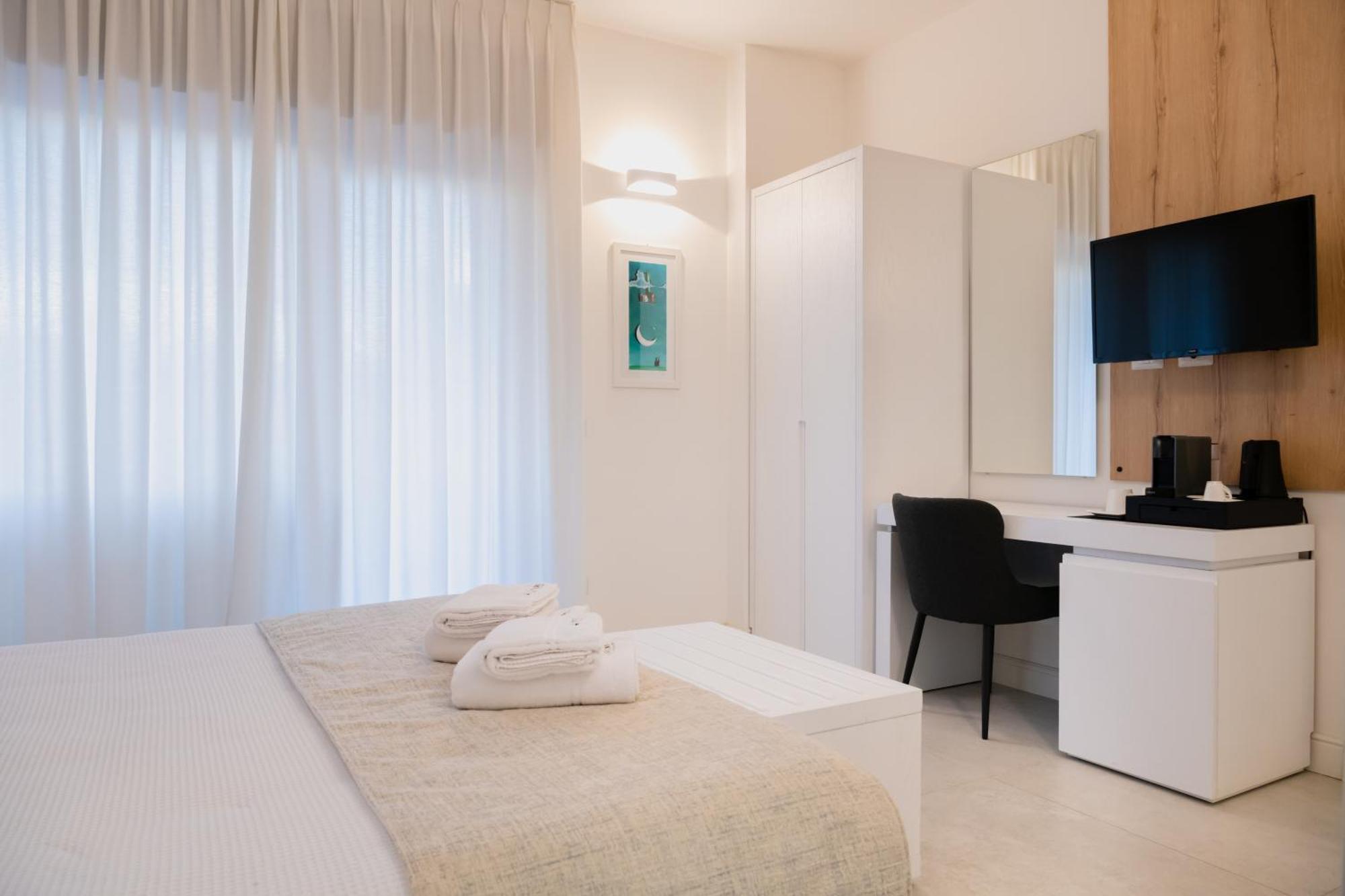 Lo Studio Di Viale Lo Re Camere & Caffe' Lecce Luaran gambar