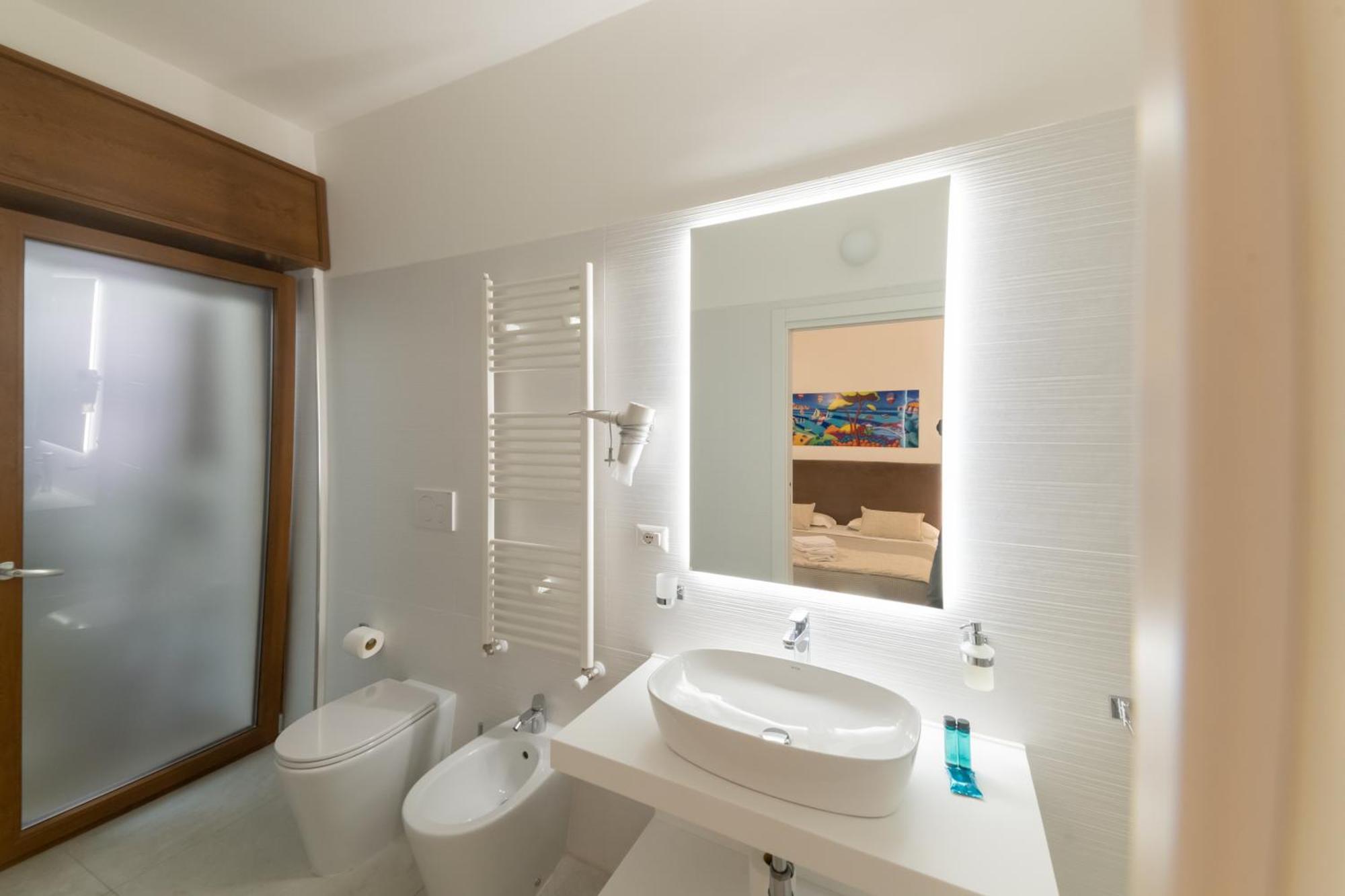 Lo Studio Di Viale Lo Re Camere & Caffe' Lecce Luaran gambar