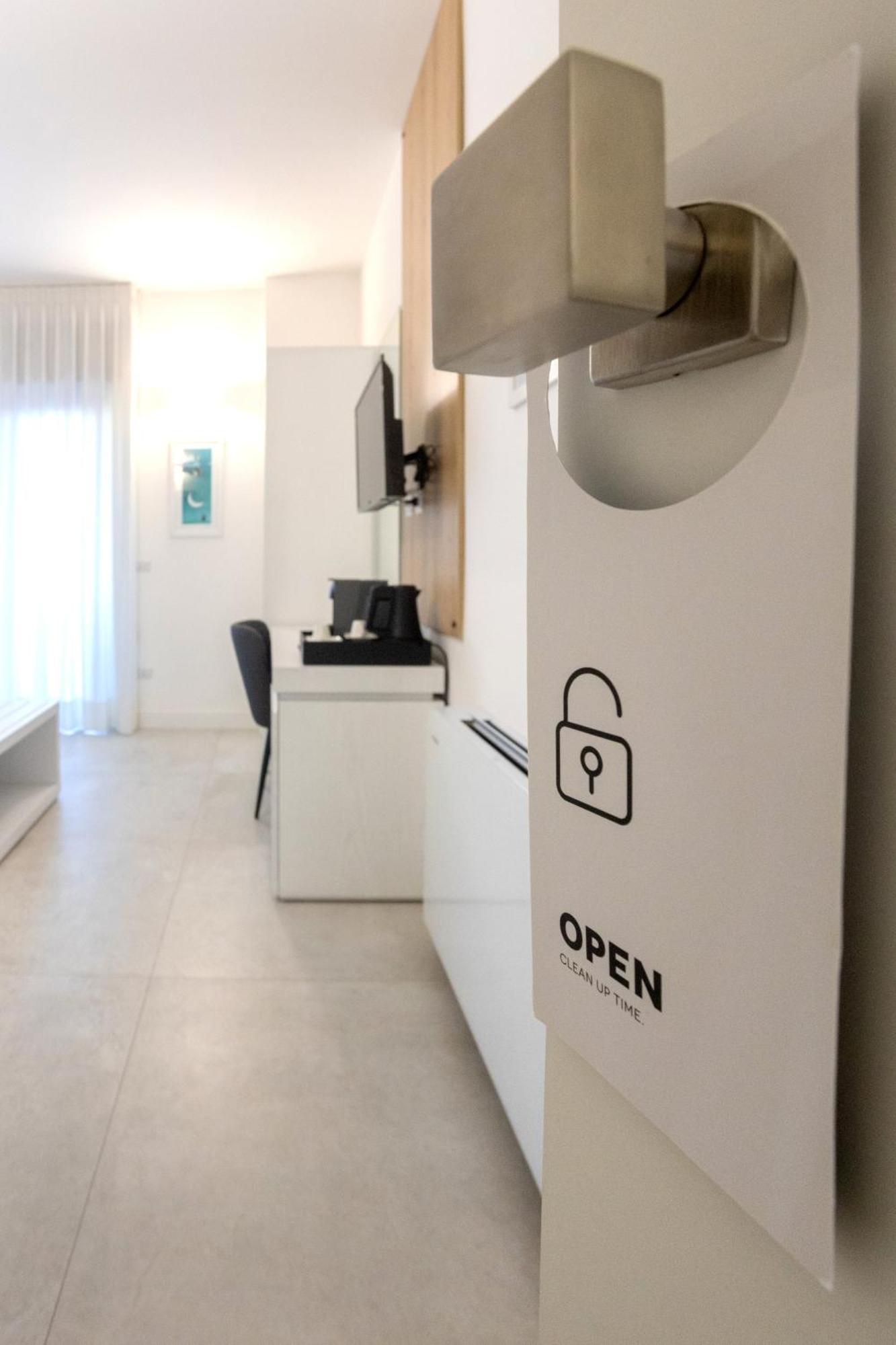 Lo Studio Di Viale Lo Re Camere & Caffe' Lecce Luaran gambar